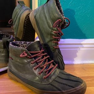HUNTER Green leather Hightop VANS
